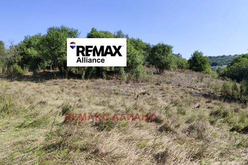 Продава ПАРЦЕЛ, с. Косача, област Перник