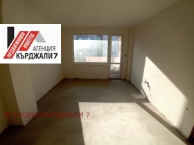 1 dormitorio Vazrozhdentsi, Kardzhali 5