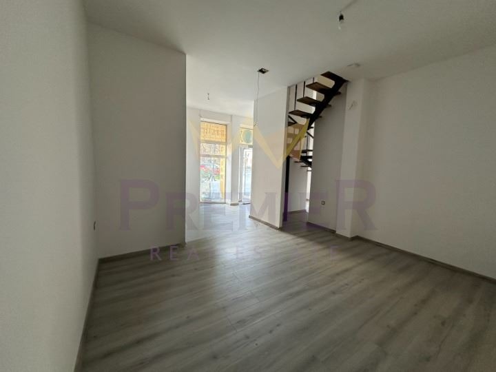 Продава МАГАЗИН, гр. Варна, Център, снимка 2 - Магазини - 52809852