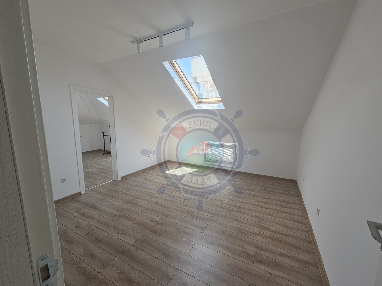 Продава 4-СТАЕН, гр. Варна, Централна поща, снимка 3 - Апартаменти - 54688461