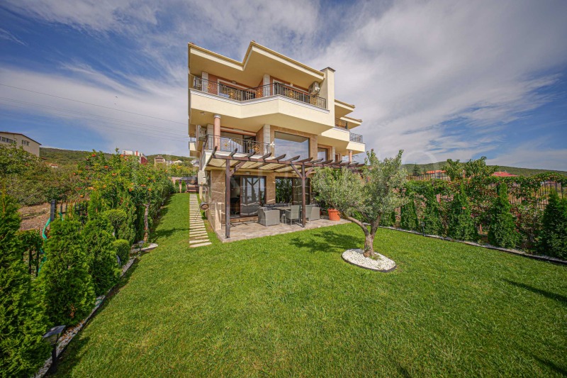 Продава КЪЩА в област Бургас, гр. Свети Влас - 250 кв.м / 689 000 € » 1 347 566.87 лв., ЛУКСИММО - БУРГАС