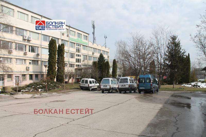 Продава  Пром. помещение град Велико Търново , Промишлена зона - Запад , 1445 кв.м | 12858789