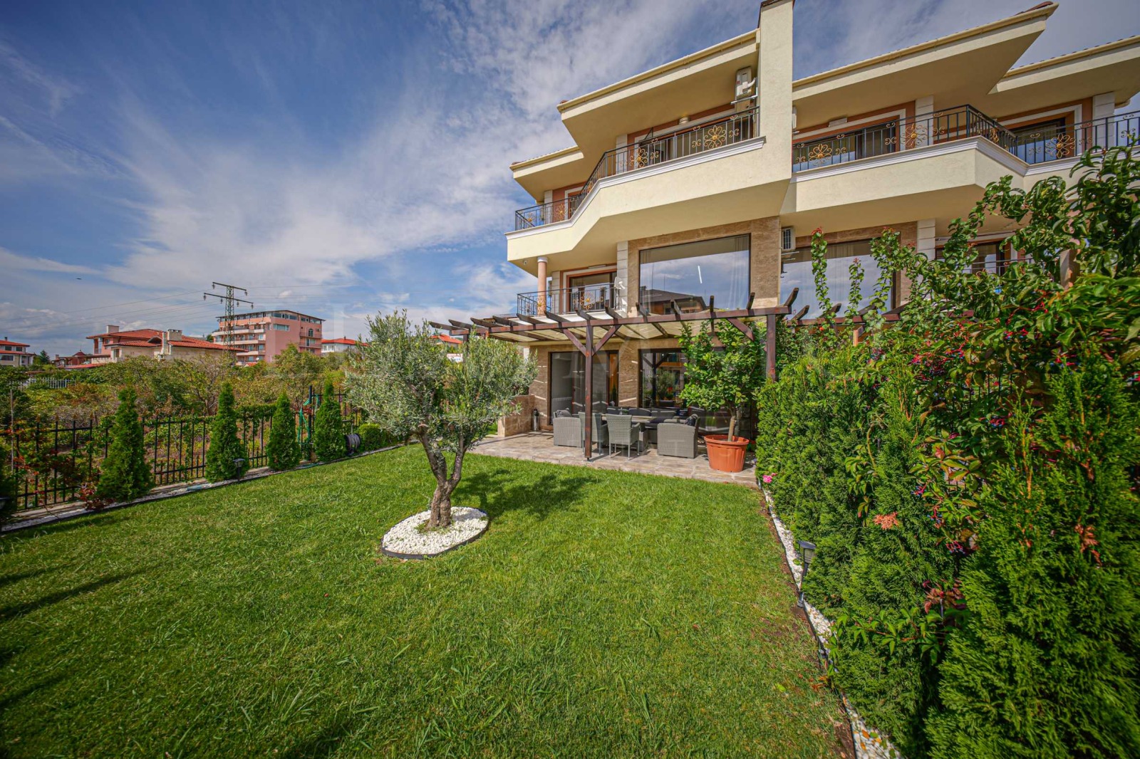 Продава КЪЩА, гр. Свети Влас, област Бургас, снимка 2 - Къщи - 51456528
