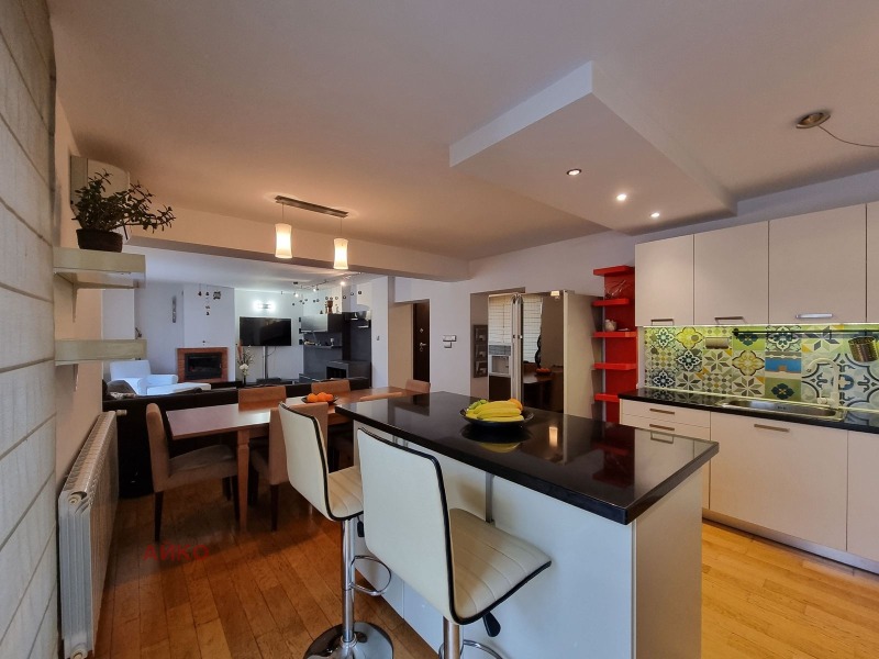 Продава МНОГОСТАЕН в град София, Център - 172 кв.м / 620 000 € » 1 212 614.60 лв., АЙКО