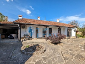 Huis Dragizjevo, regio Veliko Tarnovo 13