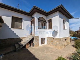 Huis Dragizjevo, regio Veliko Tarnovo 11