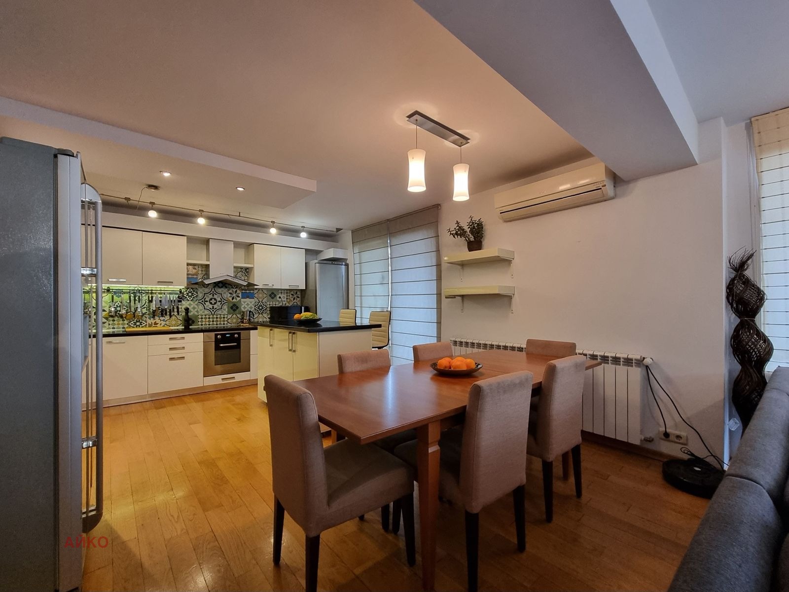 Продава МНОГОСТАЕН, гр. София, Център, снимка 2 - Апартаменти - 53719052