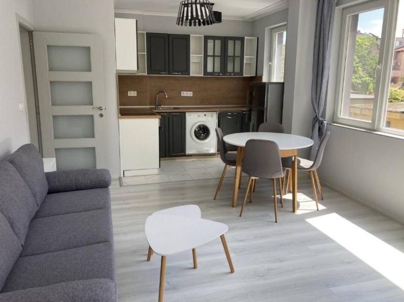 Vuokrattavana  1 makuuhuone Plovdiv , Tsentar , 65 neliömetriä | 33606929