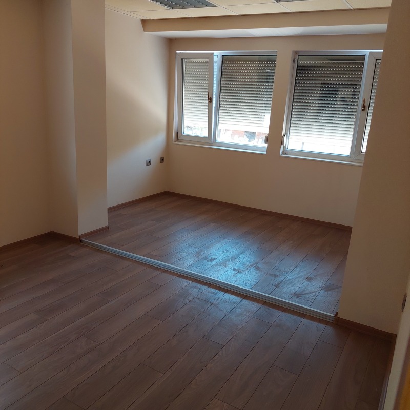 Дава под наем ЕТАЖ ОТ КЪЩА, гр. Плевен, Широк център, снимка 2 - Етаж от къща - 53445151