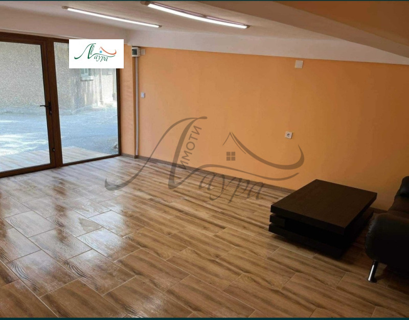 Под наем ОФИС, град Шумен, Добруджански • 300 лв. / 153.39 € • 70784349 1