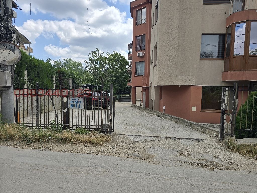 Дава под наем ГАРАЖ, ПАРКОМЯСТО, гр. Варна, Изгрев, снимка 2 - Гаражи и паркоместа - 55260898