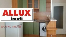 1 спаваћа соба Јaлта, Русе