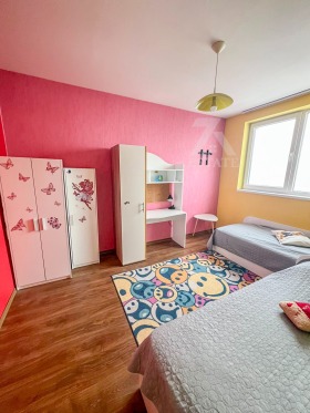 2 slaapkamers Zacharna fabrika, Sofia 5