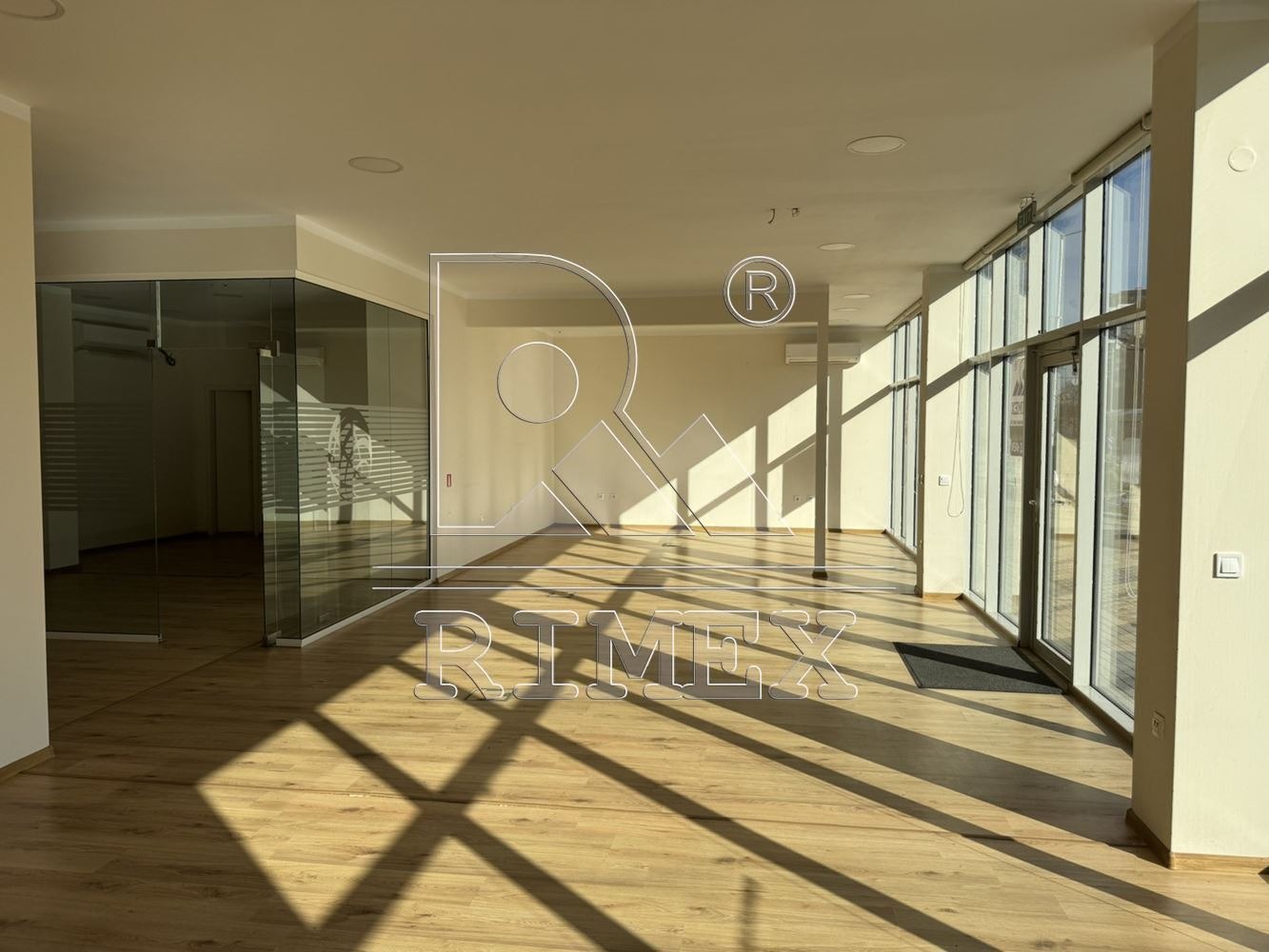 Дава под наем МАГАЗИН, гр. Пловдив, Център, снимка 3 - Магазини - 54361212