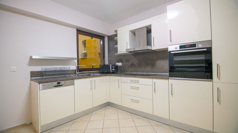 Kiadó  3 hálószobás Sofia , Centar , 220 négyzetméter | 76375335 - kép [15]