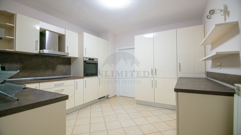 Kiadó  3 hálószobás Sofia , Centar , 220 négyzetméter | 76375335 - kép [14]