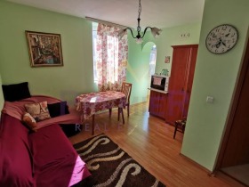 1 chambre Kolhozen pazar, Varna 1