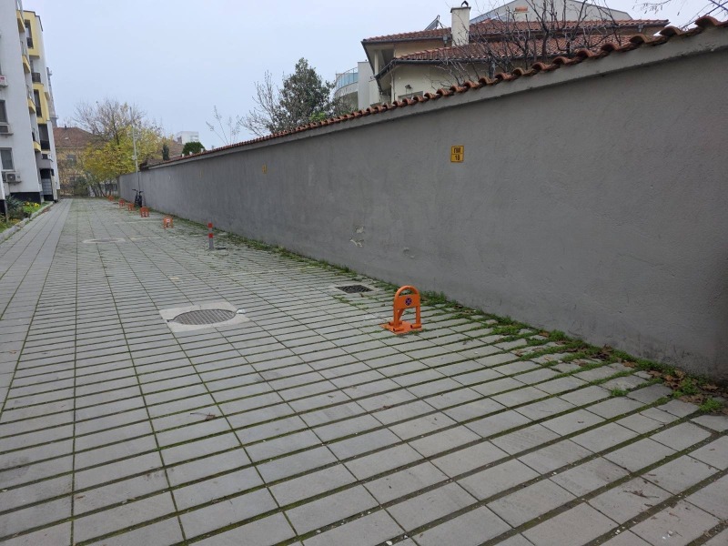 Дава под наем ГАРАЖ, ПАРКОМЯСТО, гр. Пловдив, Христо Смирненски, снимка 3 - Гаражи и паркоместа - 52867699