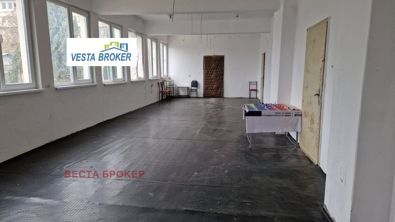 Дава под Наем ПРОМ. ПОМЕЩЕНИЕ в град Кърджали, Център - 900 кв.м / 1 279 € » 2 501.51 лв., ВЕСТА БРОКЕР