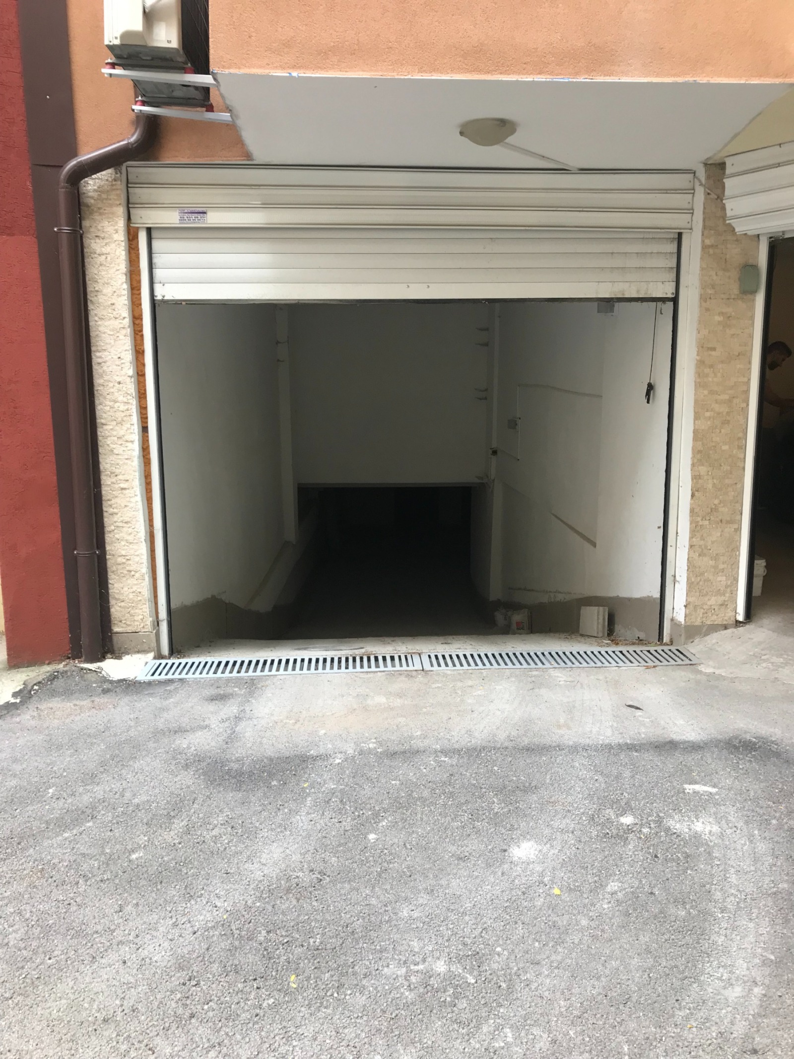 Дава под наем ГАРАЖ, ПАРКОМЯСТО, гр. София, Манастирски ливади, снимка 2 - Гаражи и паркоместа - 53977667