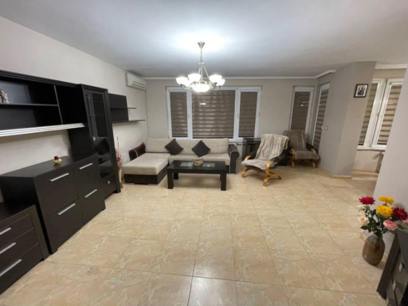 Дава под нем  3-стаен, град София, Оборище •  799 EUR • ID 44979979 — holmes.bg - [1] 