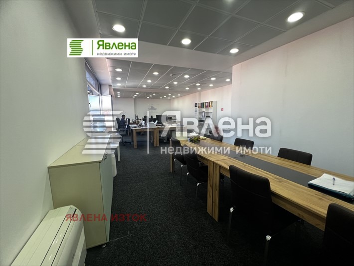 Дава под нем  Офис, град София, Левски •  750 EUR • ID 83404166 — holmes.bg - [1] 