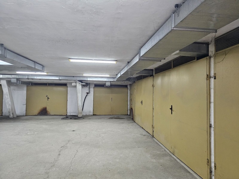 A louer  Garage Sofia , Bakston , 30 m² | 43496424 - image [2]