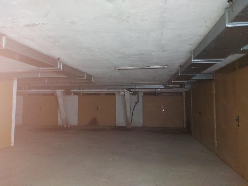 A louer  Garage Sofia , Bakston , 30 m² | 43496424 - image [4]