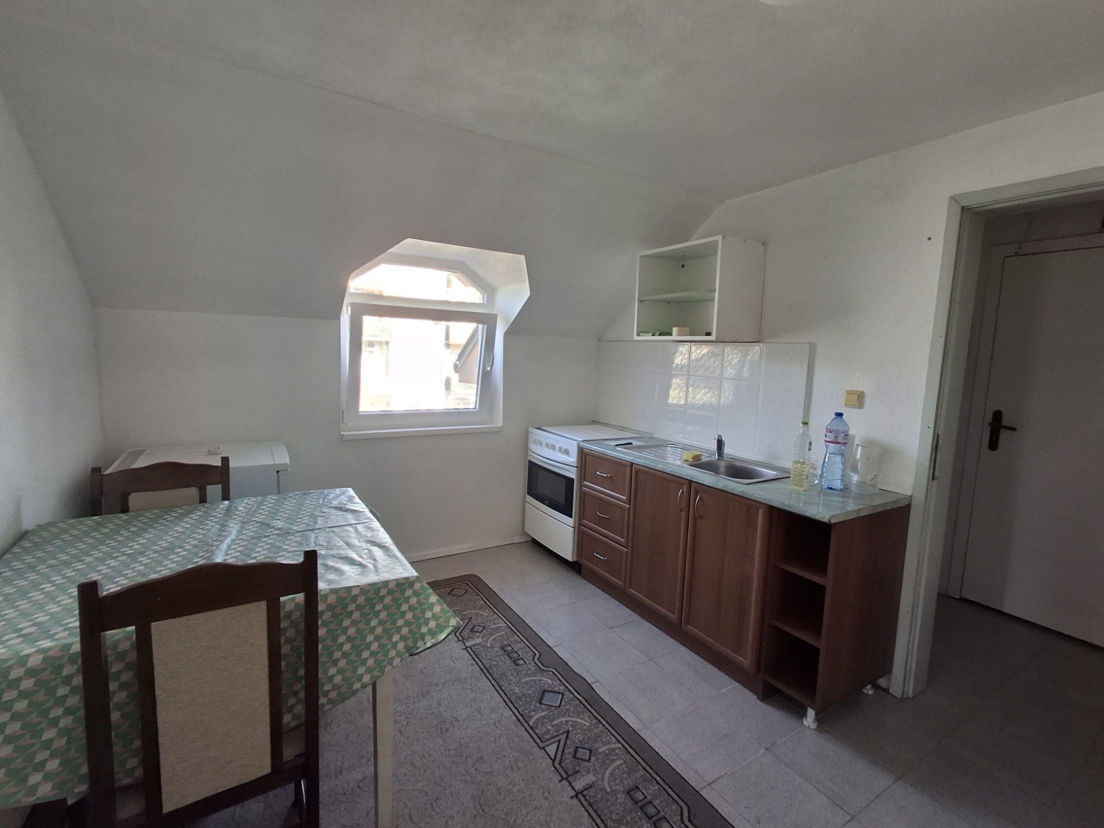 Дава под наем 2-СТАЕН, гр. Пловдив, Кючук Париж, снимка 3 - Апартаменти - 54119305