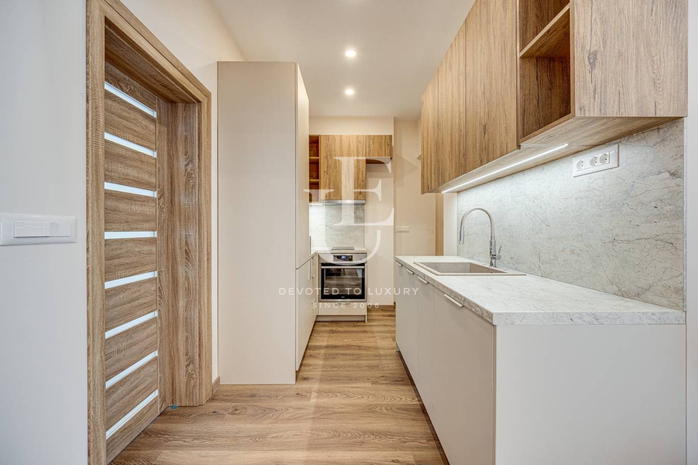 Дава под наем 3-СТАЕН, гр. София, Център, снимка 3 - Апартаменти - 54339717