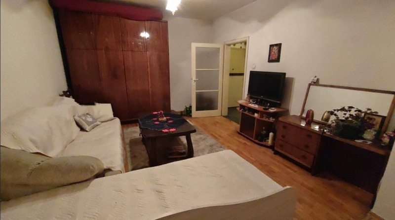 Дава под нем  1-стаен, град София, Борово •  399 EUR • ID 66733385 — holmes.bg - [1] 