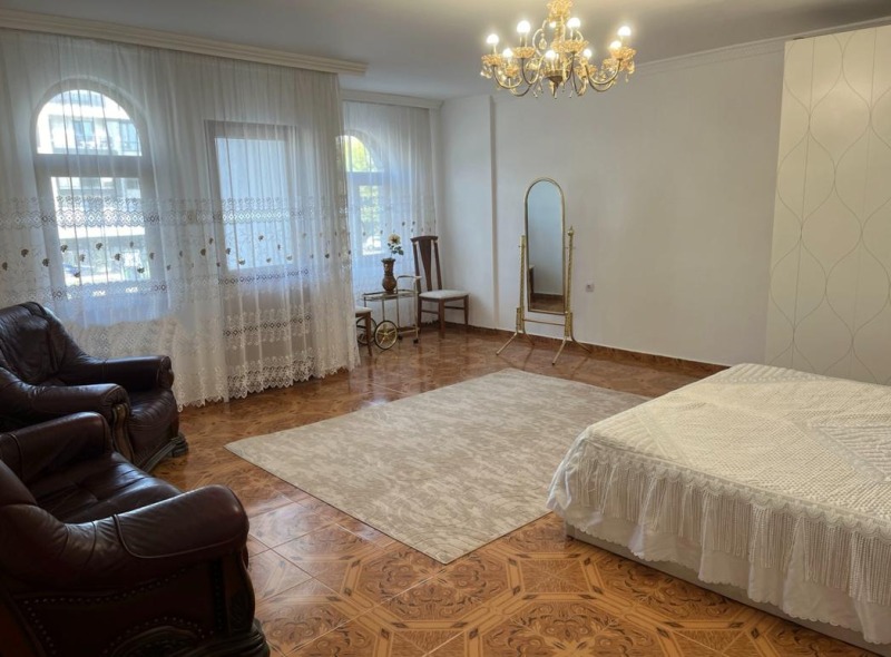 Zu vermieten  2 Schlafzimmer Plowdiw , Starijat grad , 120 qm | 64741772 - Bild [4]