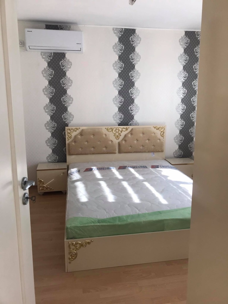 Дава под Наем 3-СТАЕН в град Пловдив, Изгрев - 200 кв.м / 300 € » 586.75 лв., РИНЕКС РЕВОЛЮШЪН