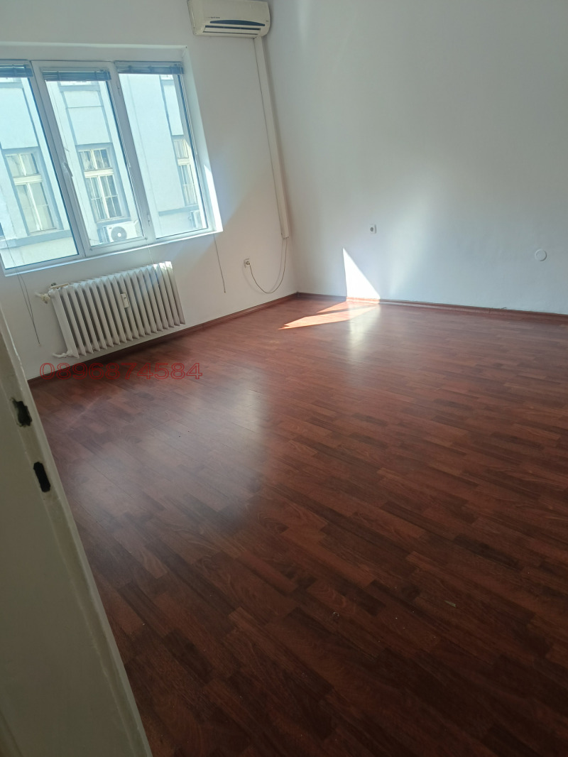 Дава под Наем МНОГОСТАЕН в град София, Център - 130 кв.м / 1 200 € » 2 347.00 лв.