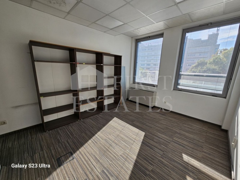 Дава под Наем ОФИС в град София, Хладилника - 220 кв.м / 2 420 € » 4 733.11 лв., КЕЛЪР УИЛЯМС ЦЕНТЪР