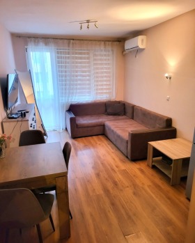 1 dormitorio Vazrazhdane, Burgas 1