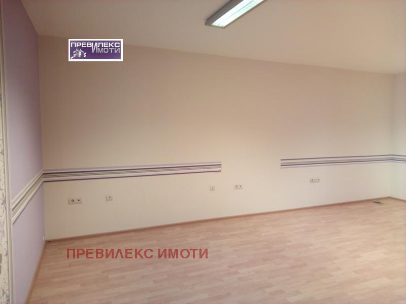 Дава под нем  Офис, град Пловдив, Център •  848 € • ID 16622066 — holmes.bg - [1] 