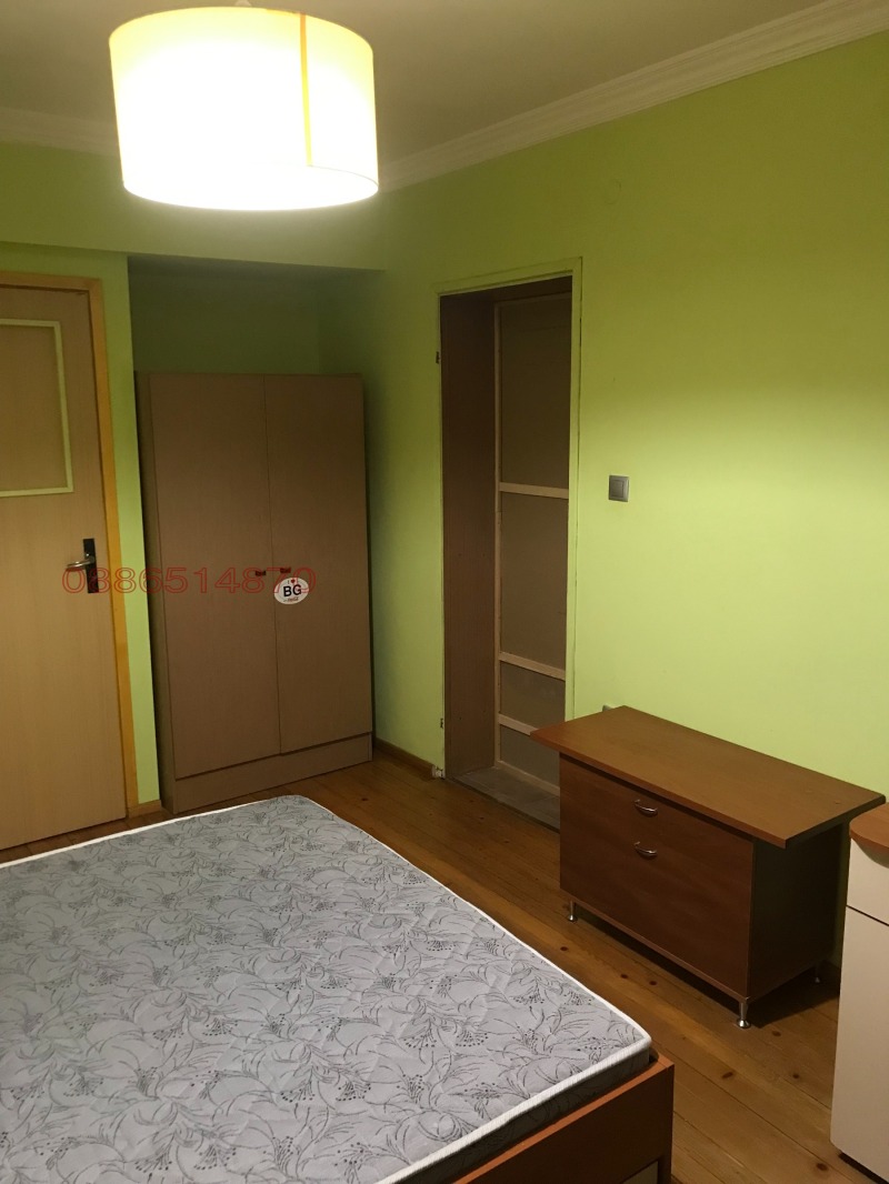 Издаје се  Соба Софија , Младост 2 , 15 м2 | 60765663