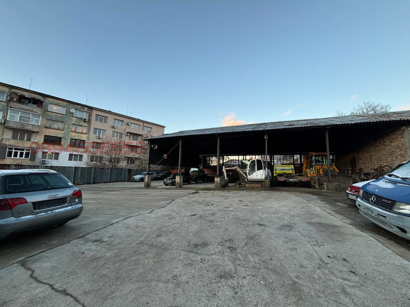 Дава под Наем СКЛАД в град Перник, Каменина - 1000 кв.м / 2 045.17 € » 4 000 лв.