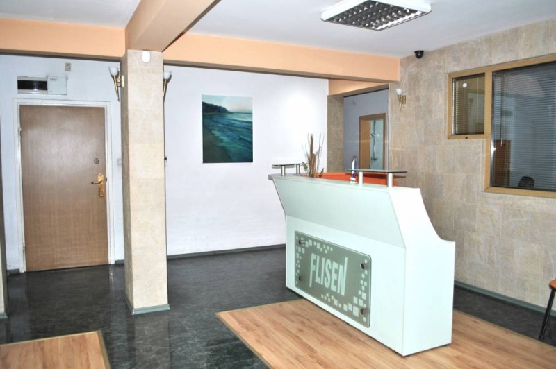 Издаје се  Канцеларија Софија , Обориште , 165 м2 | 33298571
