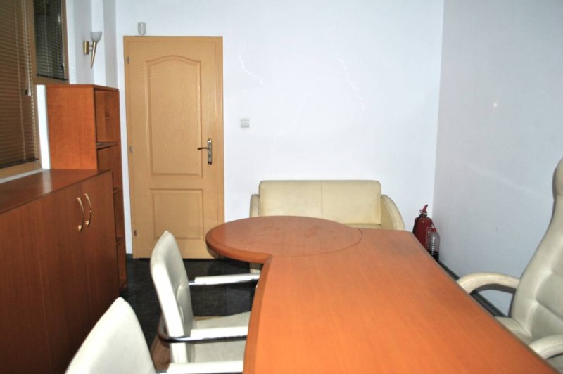 Издаје се  Канцеларија Софија , Обориште , 165 м2 | 33298571 - слика [8]