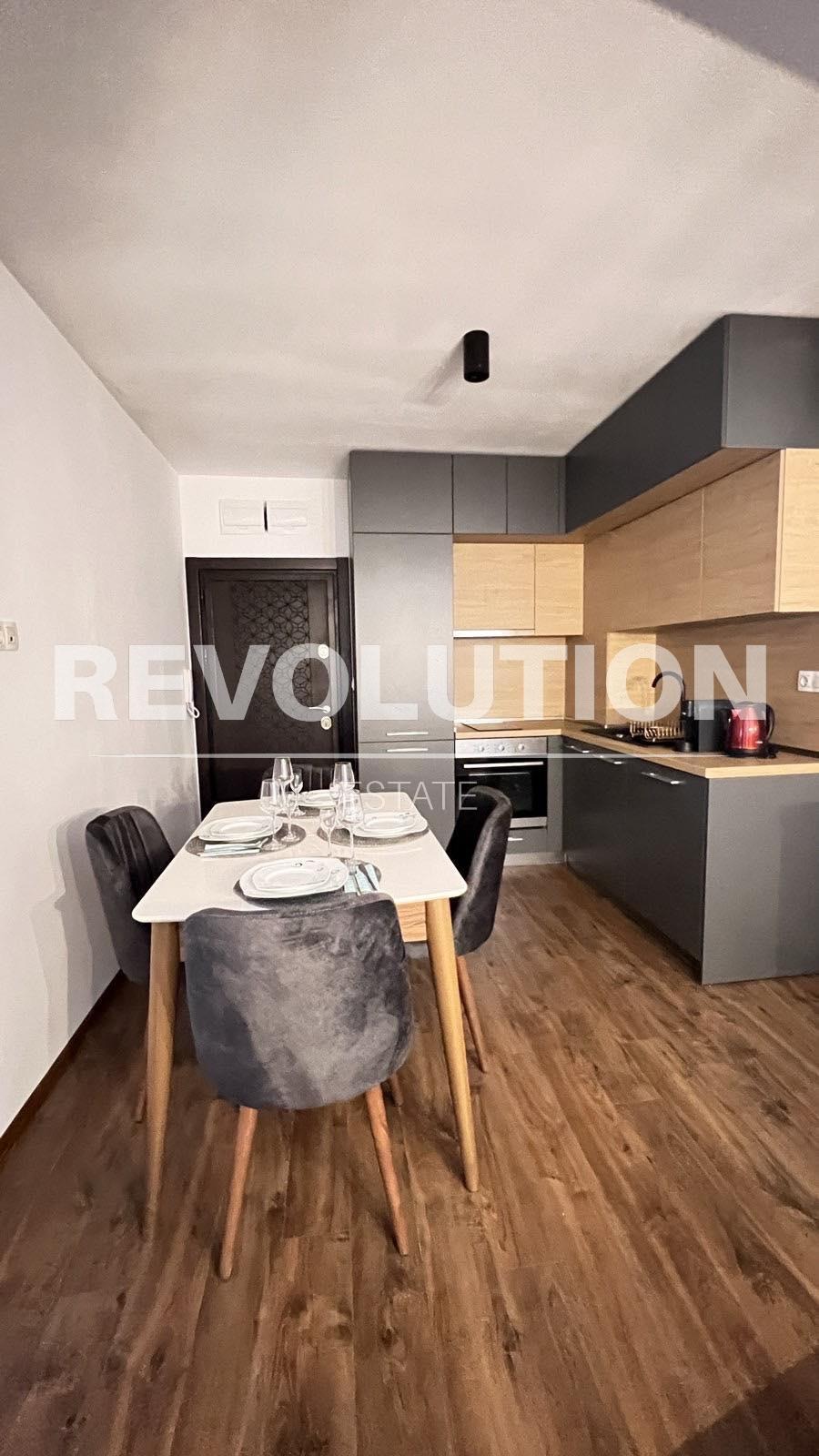 Дава под наем 3-СТАЕН, гр. Варна, Център