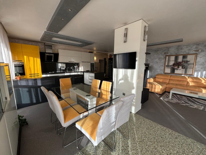 A louer  2 chambres Sofia , Manastirski livadi , 180 m² | 71404187