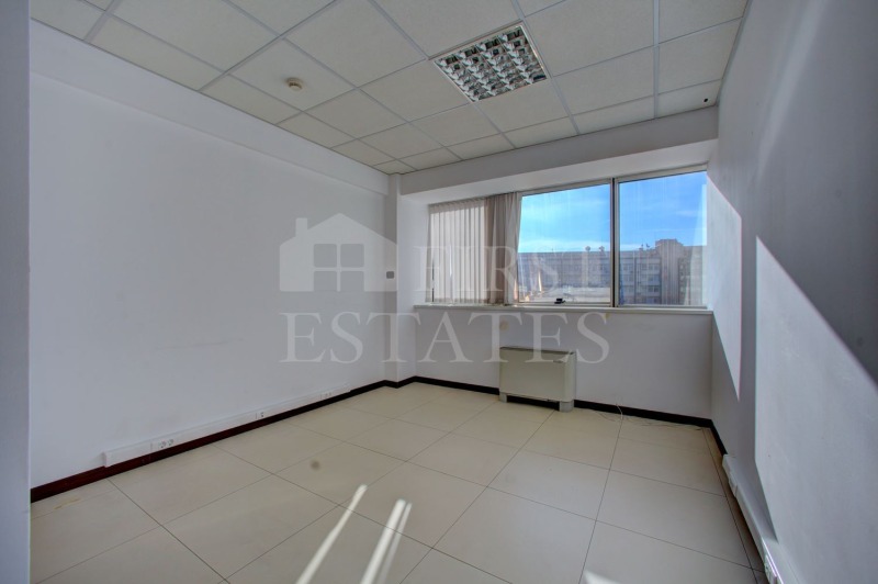 Дава под Наем ОФИС в град София, Център - 450 кв.м / 6 300 € » 12 321.73 лв., КЕЛЪР УИЛЯМС ЦЕНТЪР
