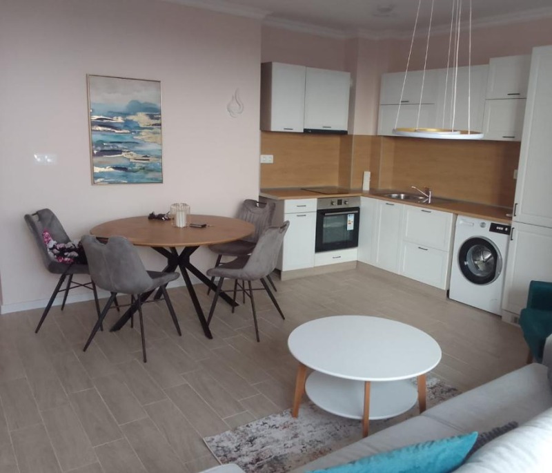 Дава под нем  2-стаен, град Пловдив, Център •  560 EUR • ID 66947015 — holmes.bg - [1] 