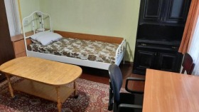 Zimmer Zona B-18, Sofia 1