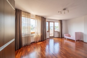 3+ camere da letto Iztok, Sofia 6