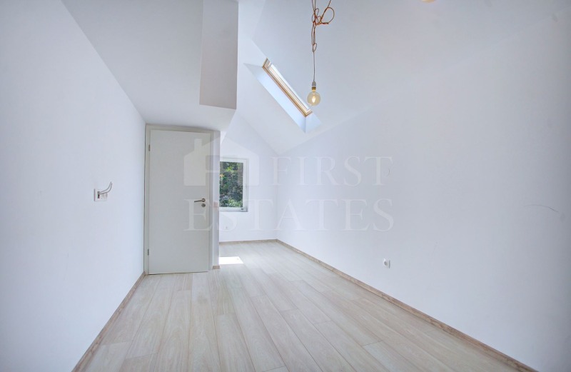Издаје се  Кућа Софија , Драгалевци , 270 м2 | 80918152 - слика [11]