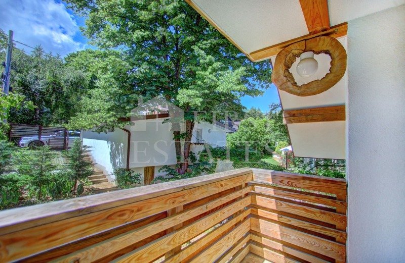 Издаје се  Кућа Софија , Драгалевци , 270 м2 | 80918152 - слика [2]