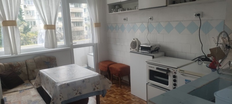 Til leie  1 soverom Stara Zagora , Tsentar , 64 kvm | 27599037